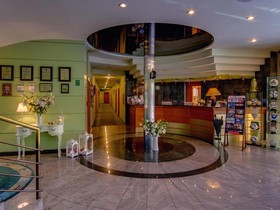 Green Hotel