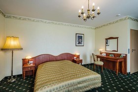 Bialy Dom Henlex Restauracja Hotel