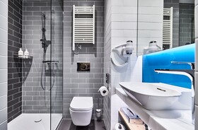 Holiday Inn Express Warsaw - The HUB
