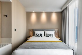 Holiday Inn Express Warsaw - The HUB