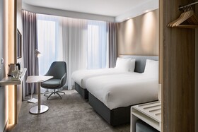 Holiday Inn Express Warsaw - The HUB