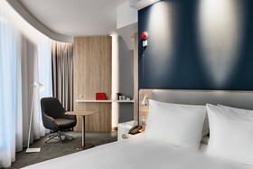 Holiday Inn Express Warsaw - The HUB