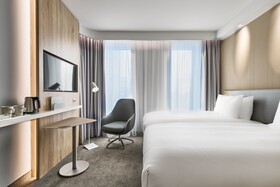 Holiday Inn Express Warsaw - The HUB