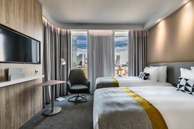 Holiday Inn Express Warsaw - The HUB