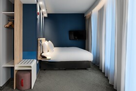 Holiday Inn Express Warsaw - The HUB