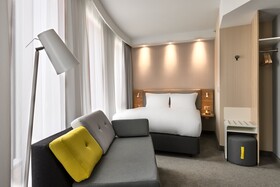 Holiday Inn Express Warsaw - The HUB