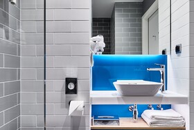 Holiday Inn Express Warsaw - The HUB
