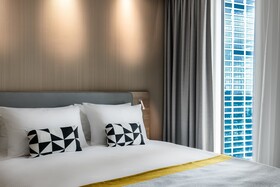 Holiday Inn Express Warsaw - The HUB