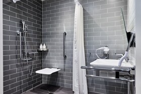 Holiday Inn Express Warsaw - The HUB