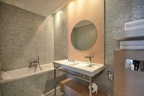 Sound Garden Hotel Warsaw Airport