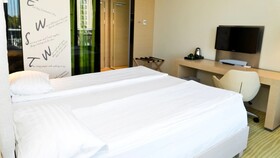Sound Garden Hotel Warsaw Airport