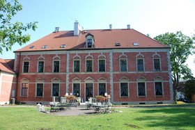 Lezno Palace Airport
