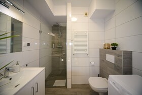 Maya's Apartments