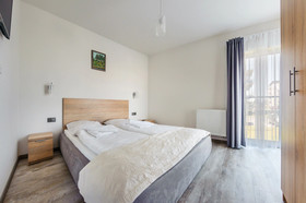 Piec Mórz by Sun & Snow