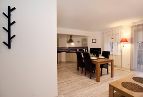 Golden Sun Apartments-Port