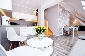 Golden Sun Apartments-Port