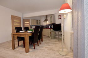 Golden Sun Apartments-Port