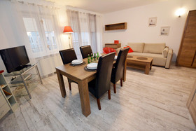 Golden Sun Apartments-Port