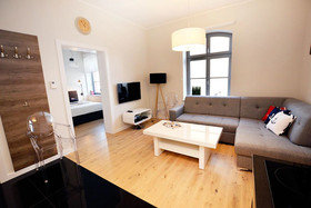 Golden Sun Apartments-Port