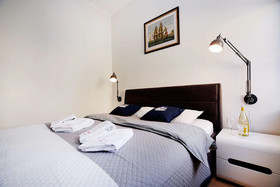 Golden Sun Apartments-Port
