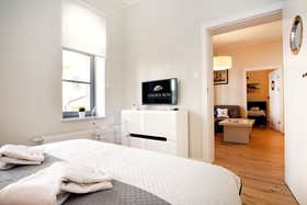 Golden Sun Apartments-Port