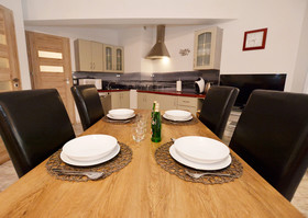 Golden Sun Apartments-Port