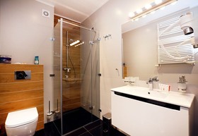Golden Sun Apartments-Port