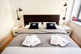 Golden Sun Apartments-Port