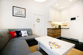 Golden Sun Apartments-Port