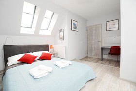 Golden Sun Apartments-Port