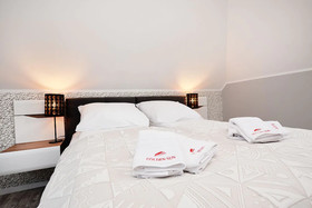 Golden Sun Apartments-Port