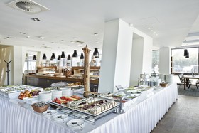 Marine Hotel