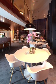Marine Hotel