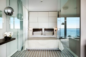 Marine Hotel
