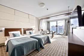 Marine Hotel