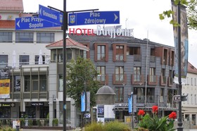 Bayjonn Hotel & Restaurant