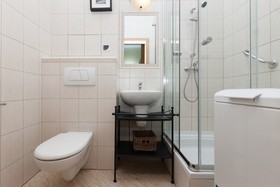 Trzy Korony Piastów by Renters