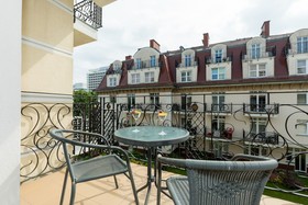 Trzy Korony Piastów by Renters