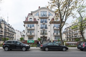 Trzy Korony Piastów by Renters