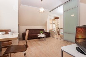 Trzy Korony Piastów by Renters