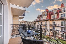 Trzy Korony Piastów by Renters