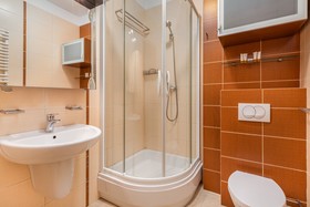 Trzy Korony Piastów by Renters