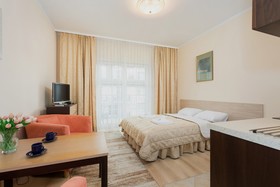 Trzy Korony Piastów by Renters