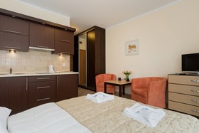 Trzy Korony Piastów by Renters