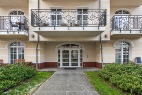 Trzy Korony Piastów by Renters