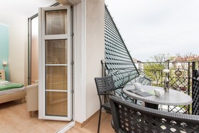 Trzy Korony Piastów by Renters