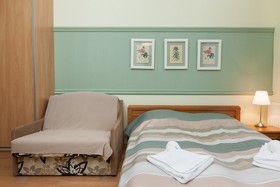 Trzy Korony Piastów by Renters