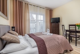 Trzy Korony Piastów by Renters