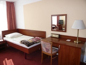 Plonia Hotel