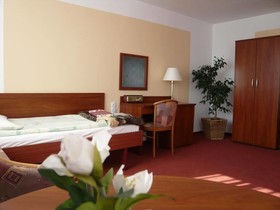 Plonia Hotel